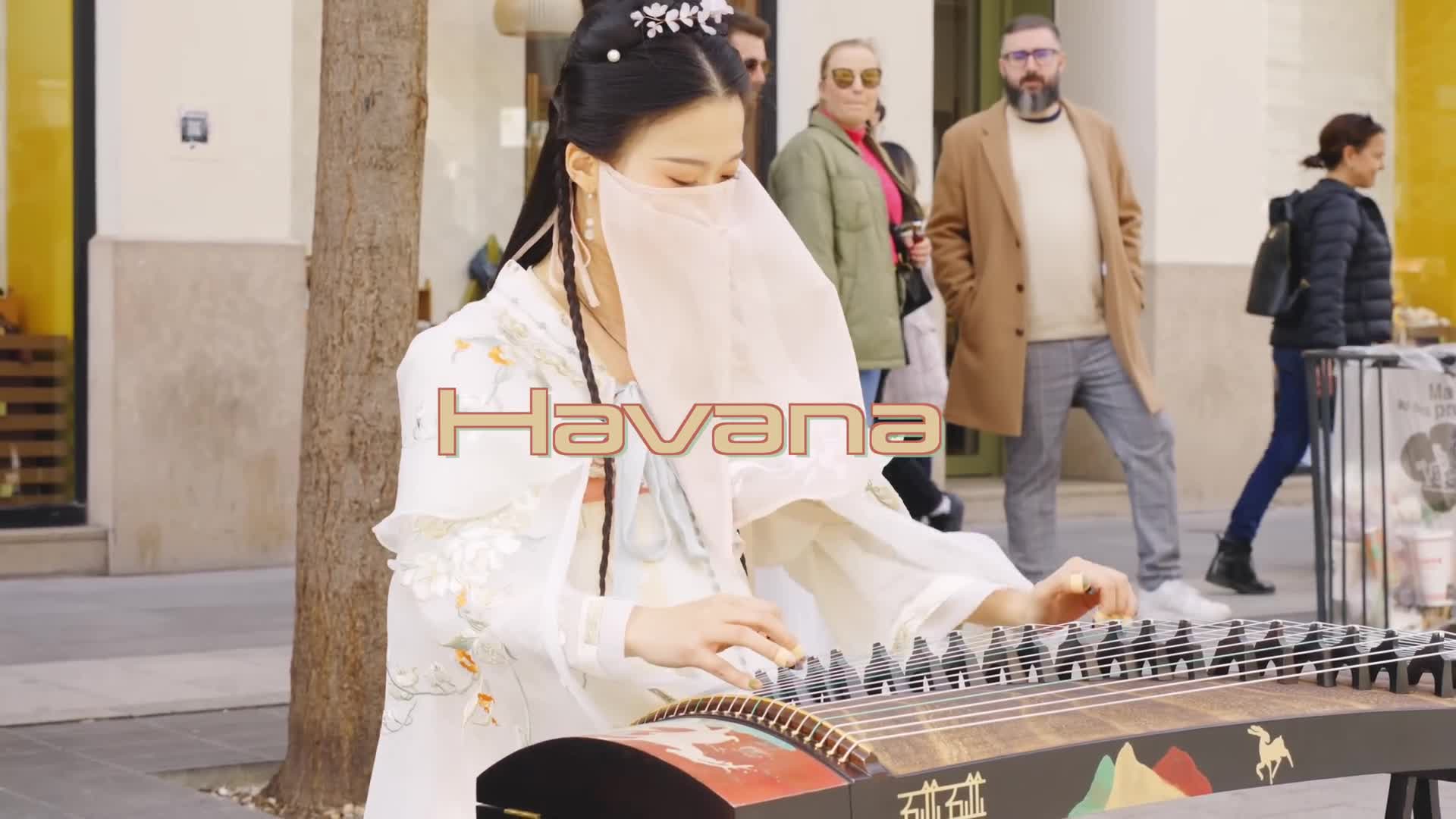 【Havana】法國街頭用古箏來一首拉丁風？Chinese_Musical_Instruments_Guzheng_Cover__碰碰彭碰彭Jingxuan(0)