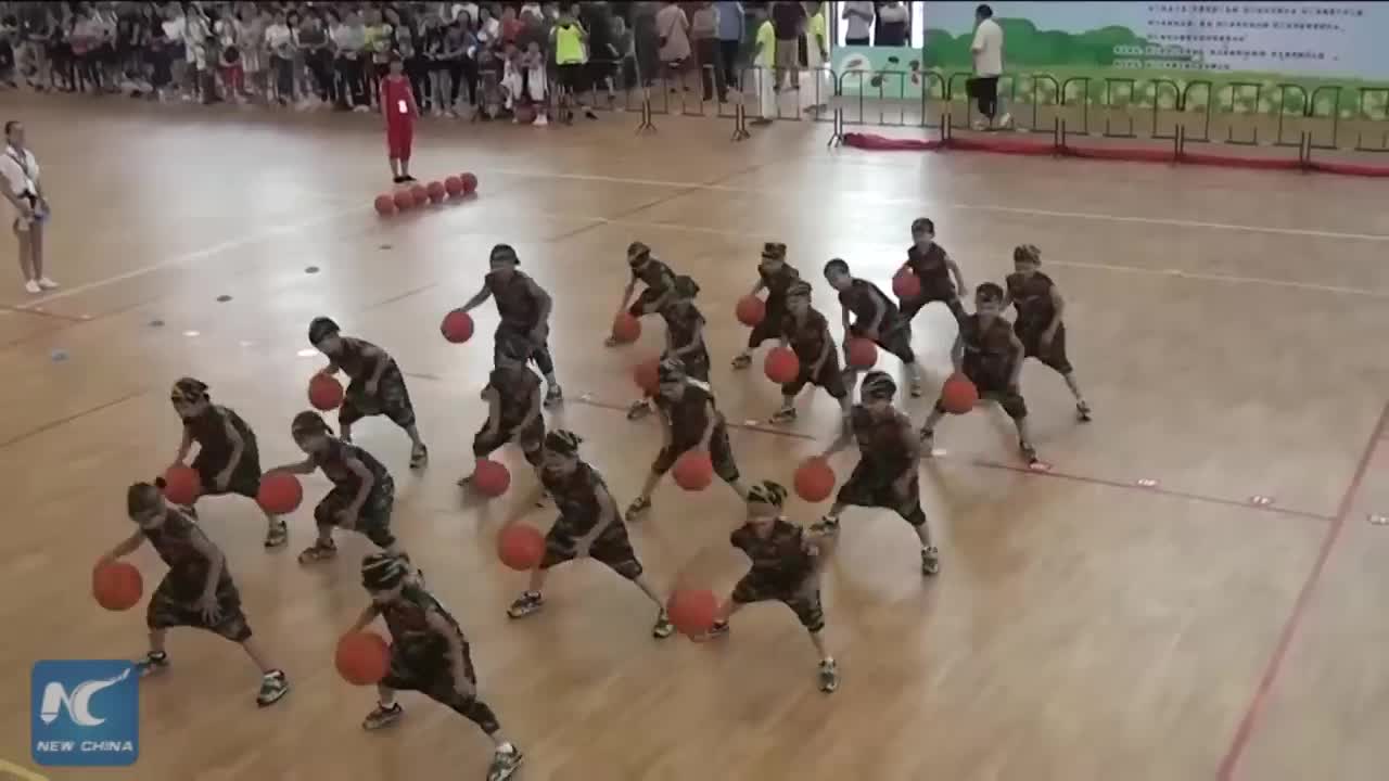 ⁣Amazing_basketball_skills_of_kindergarten_kids_in_Hangzhou,_China(720p)