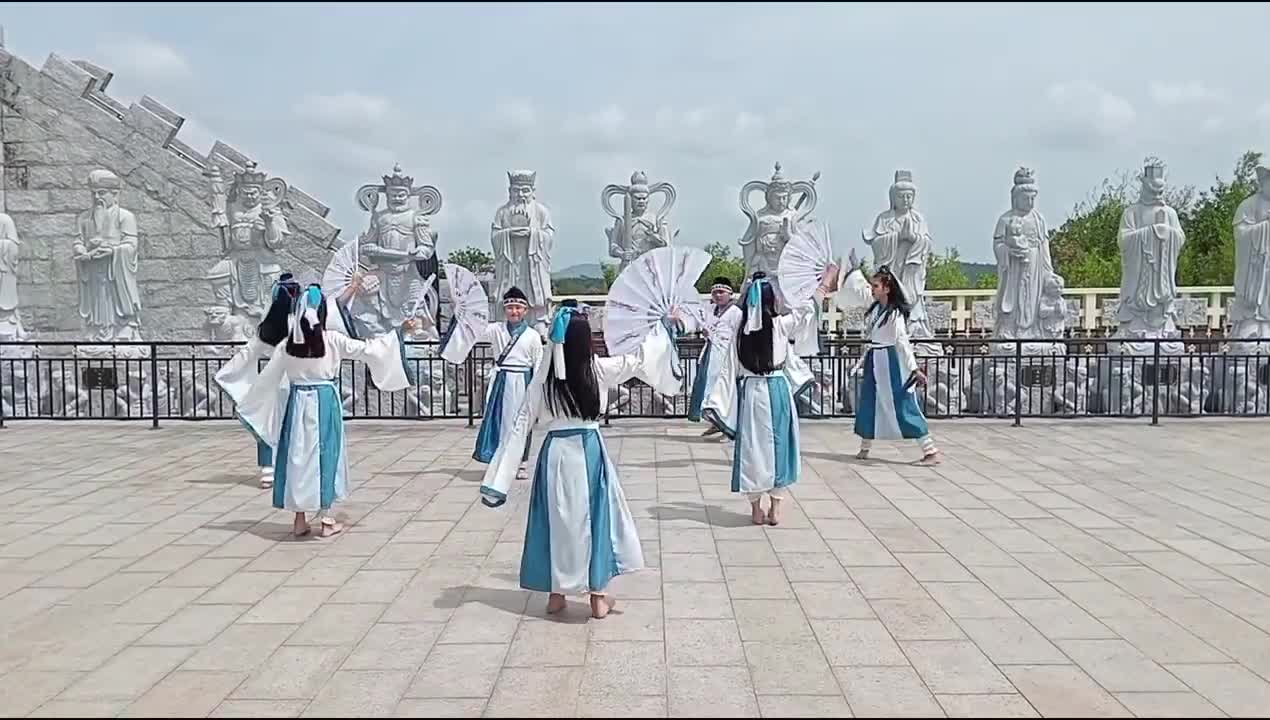 Chinese_Fan_Classical_Dance_-_Shao_Nian_Performing_Arts_Group(720p)