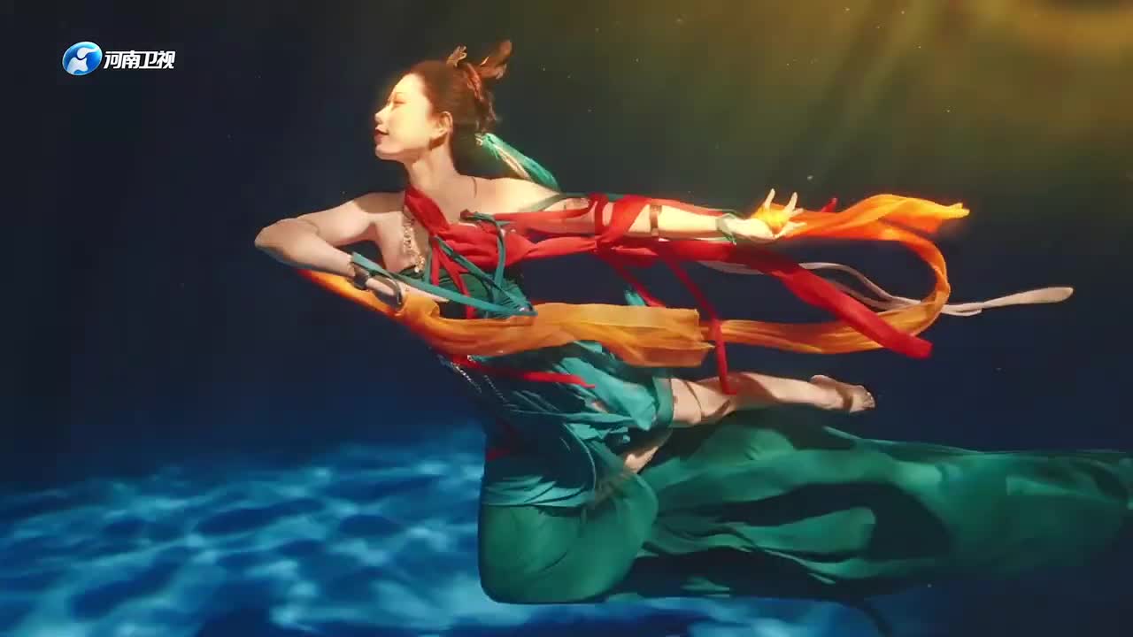 ⁣Traditional_underwater_dance_during_Dragon_Boat_Festival_stuns_Chinese_viewers(720p)