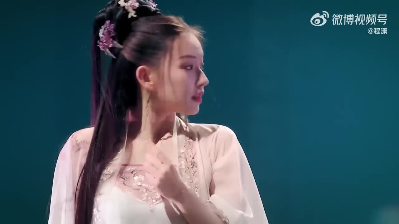 ⁣Cheng Xiao performs Chinese Traditional Dance