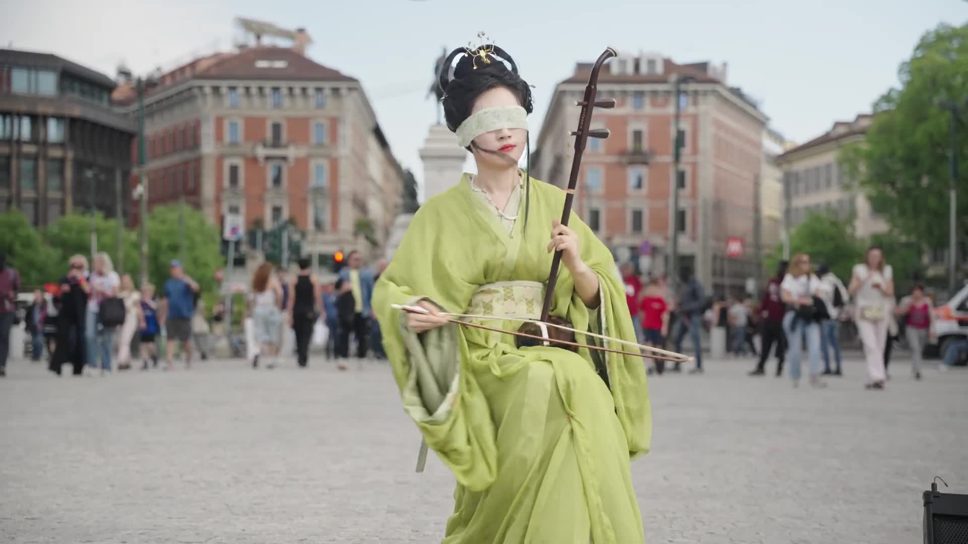 意大利街头盲拉二胡《美丽的神话 Erhu_performance【Beautiful_Myth】